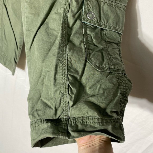 Eddie Bauer Mercer Fit Green Cargo Capri Pants 8 - Picture 9 of 16